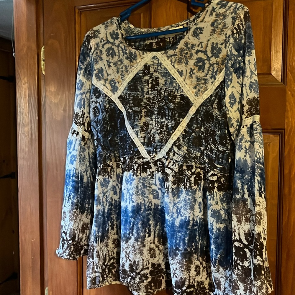 Staring at stars top , size small